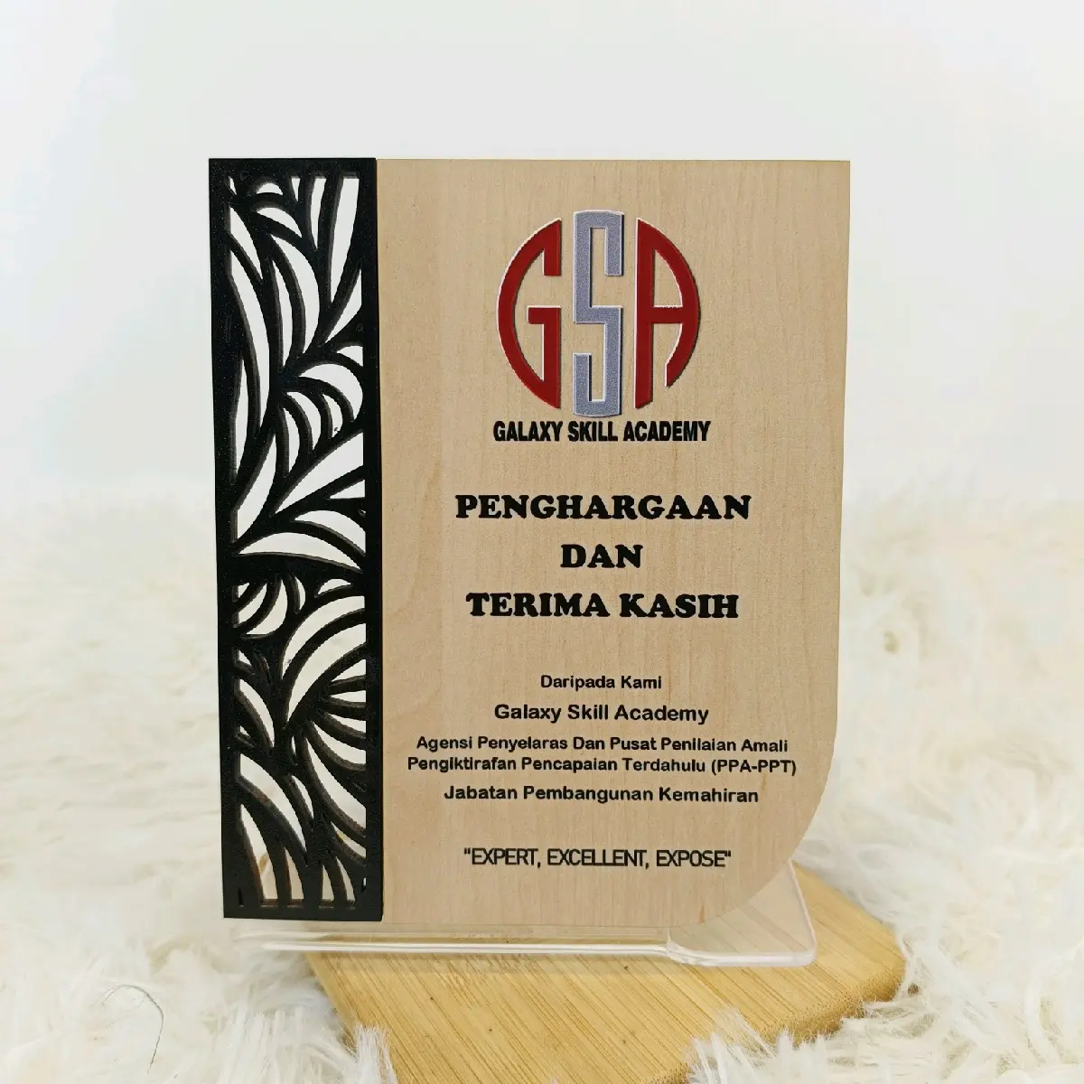 Plak Corak Berukir Acrylic dan Laminated Playwood