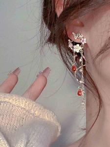 Pendientes largos con colgante de flecos en forma de mariposa, flor, estrella y gota de agua; diseño elegante y estiloso, joyería versátil para mujeres, ideal para fiestas