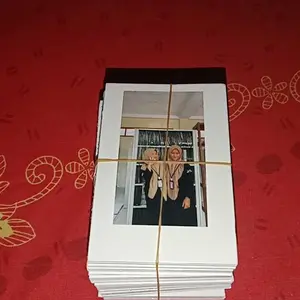 Cetak Foto 2R Custom . Ukuran 2R Paket Isi 25 50 75 100 150 200 Pcs Warna Bervariasi Kertas Art Carton 260 Gsm