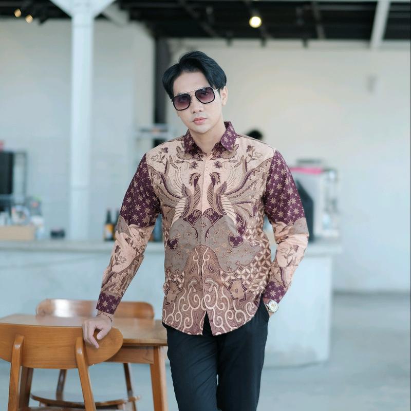 Baju Batik Pria Burgundy Lapis Furing Motif Pangestu Terbaru Katun Halus Solo - Batik Metamorvosa  Slimfit Formal 0
