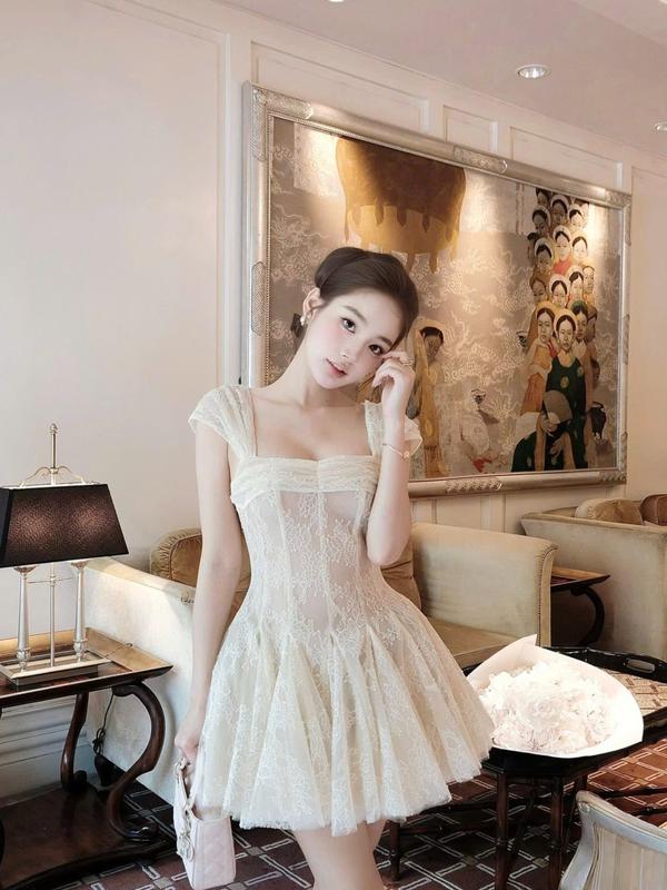 Váy ren tiểu thư xoè bồng phong cách nhẹ nhàng