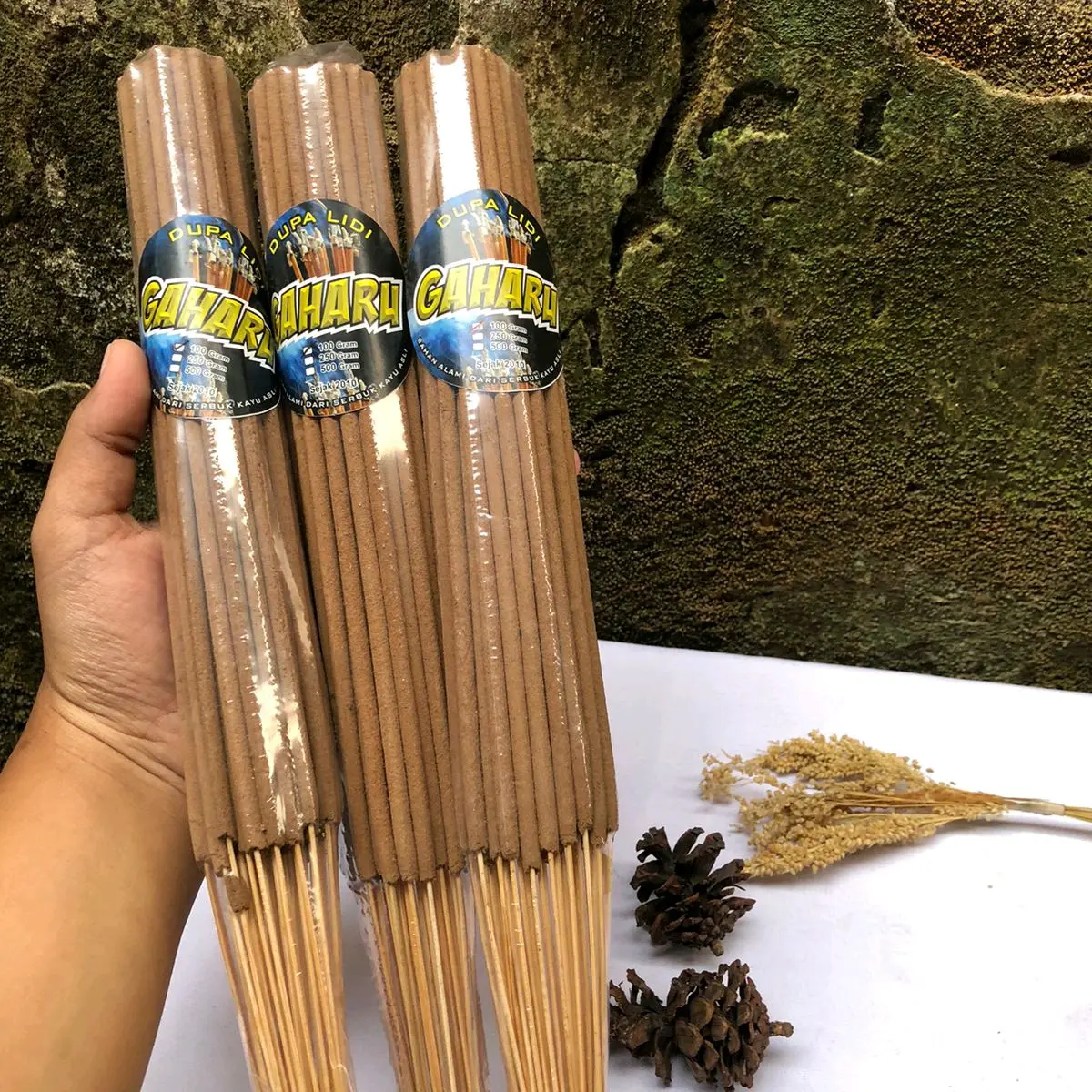Dupa gaharu lidi alami dari serbuk gaharu