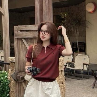 Áo len cổ bẻ thêu NGỰA KÉO KHOÁ chất len mịn.