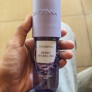 Sandrinna Berry Sparkling / Rose Melody / Caramel Vanilla / Cherry Fairy / Blooming Love / Tropical Romance / Breeze Ocean Parfum mist - Keharuman Romantis & Manis Tahan Lama Halal BPOM