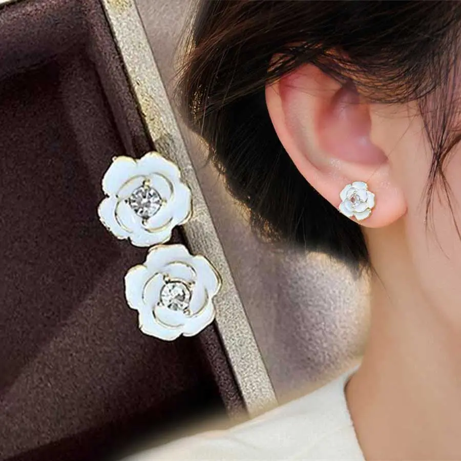 Temperament Camellia Pearl Light Luxury Niche Design French Retro Earrings