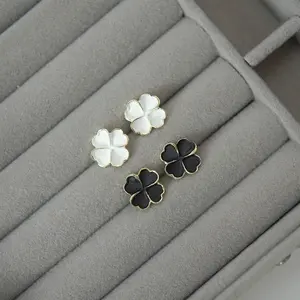 Anting Aluminium Clover Wanita Korea Elegan Anting Tipe Stud Daun Hitam Putih Simpel AT-4018