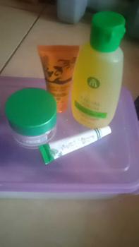 Product Review of Liz Skincare Paket Flek Hitam 4 in 1 Facial Wash Krim Pemutih Malam Siang Sunscreen Tabir Surya - Pencerah Lightening from T**L 0