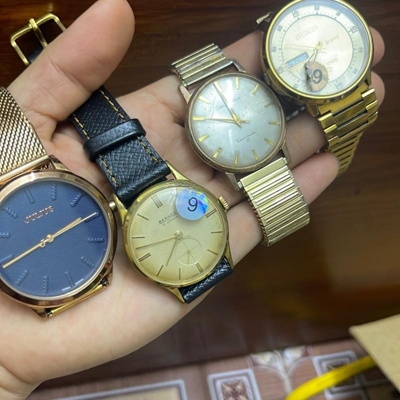 Lô đồng hồ vàng cổ mỗi loại một mẫu dễ lựa chọn