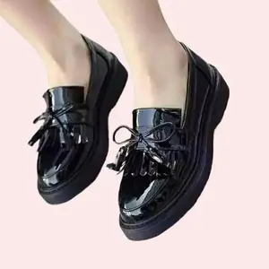 Docmart Sepatu Kerja Wanita Stylish Hitam Kulit Sintetis Hak Potongan Karet Round Toe Flat Shoes Ringan & Nyaman Size 37-40