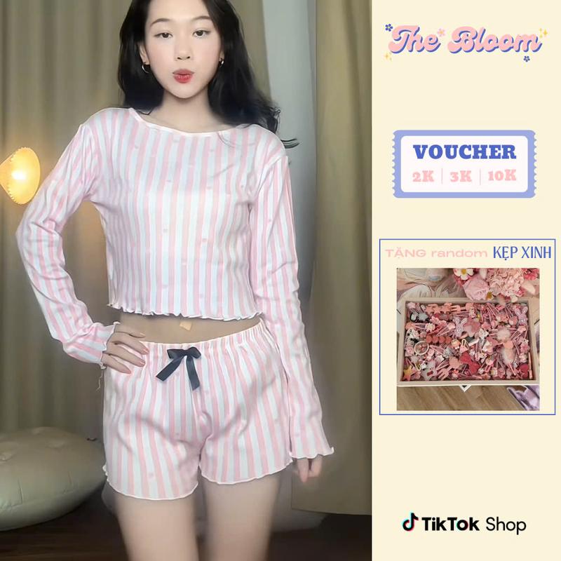 THE BLOOM Set Bộ Đồ Ngủ Nữ Sọc Trắng Hồng Áo Tay Dài Kèm Quần Short Cạp Trễ Phối Nơ Ống Rộng, Set Mặc Nhà Tiểu Thư Chất Cotton Loungewear - SE040 dobo  duimacnha