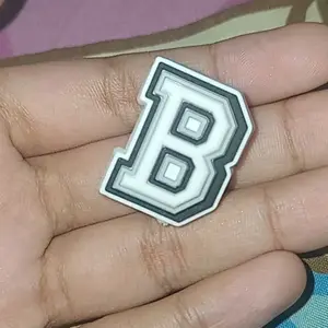 Serbaguna 1PCS PVC Luminous & Non Luminous Huruf Inggris merah muda B&W DIY Number Karakter Kartun Lucu A-Z Sandal pin Sepatu Tempelan Aksesoris Sepatu Menghias Unisex Kids Party Gift