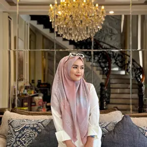 GRADA dan RAINBOW SERIES Journey scarves