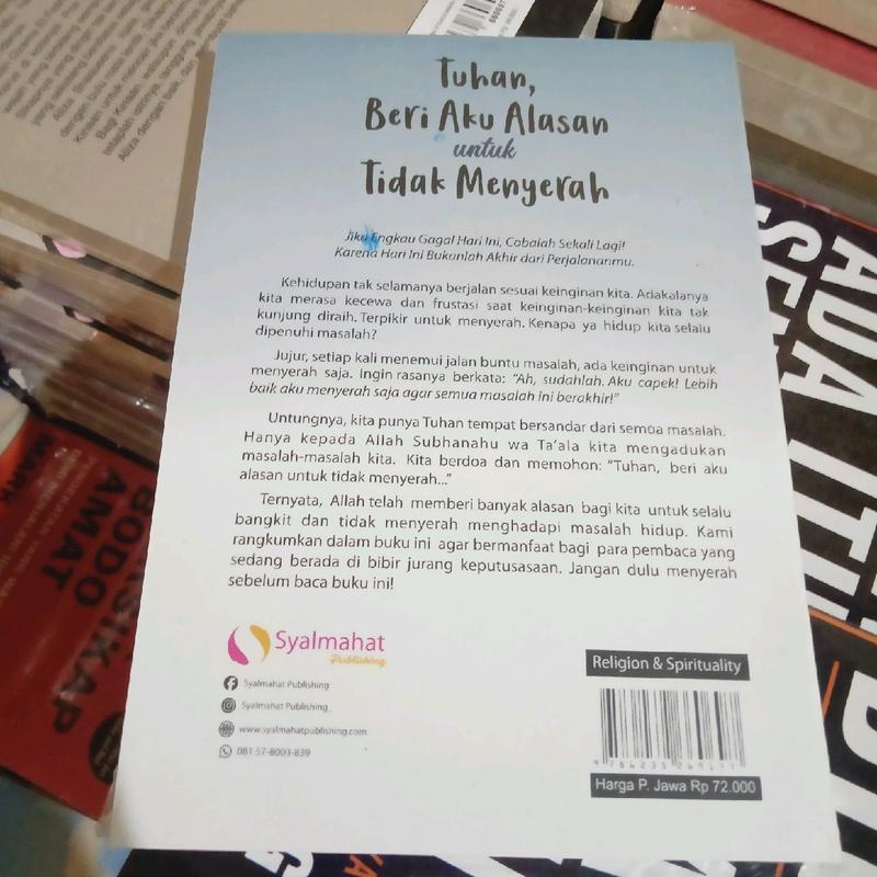 Buku Motivasi TUHAN BERI Aku ALASAN untuk Tidak Menyerah 1