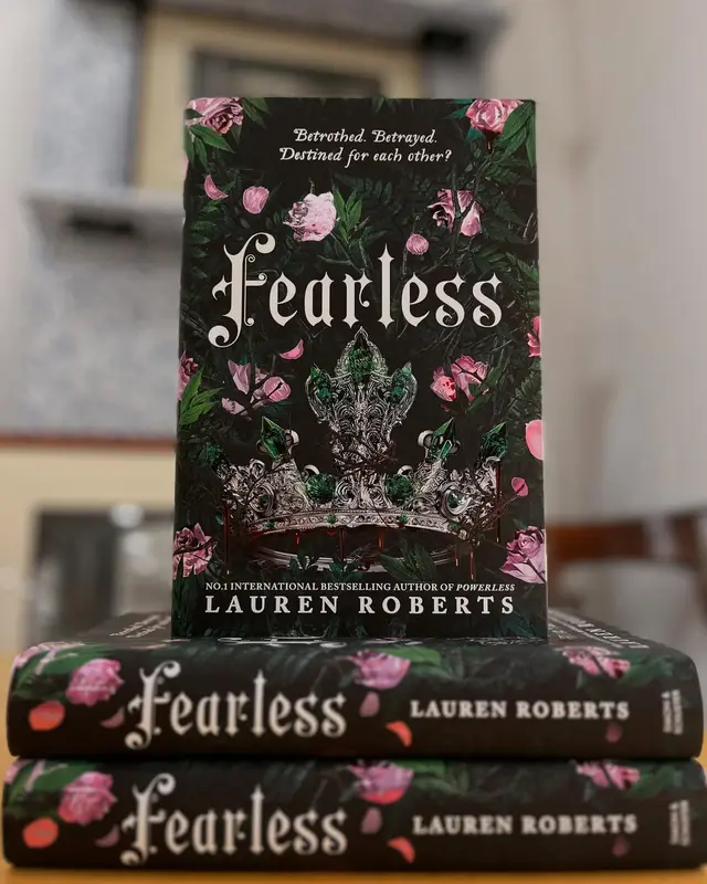 (English) Fearless (The Powerless Trilogy) by Lauren Roberts 2