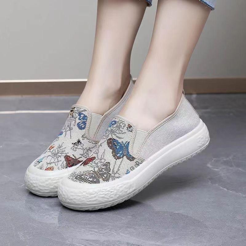 NW059 Sepatu Slip On Wanita Motif Kupu-Kupu 3
