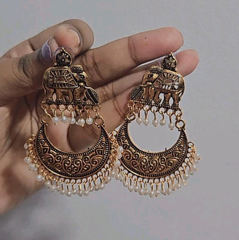 Oxidised Gold Elephant earring 0