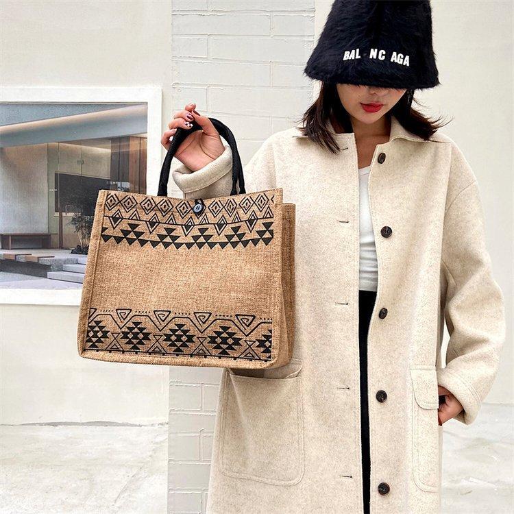 Product Introduction of SHOULDER TOTE BAG WOMEN. having a look that is easy to pair with anything ,carry all your favorite things . 3