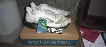 Product Review of SEPATU RUNNING 910 NINETEN HAZE 1.5 & 1.5 SE ORIGINAL from K**k K**O 1