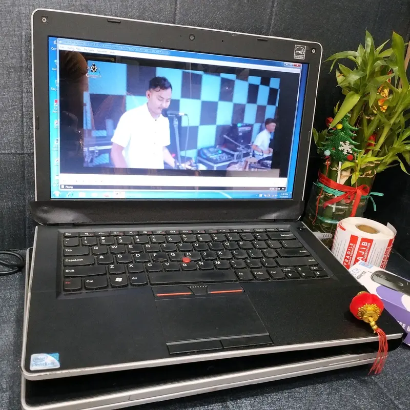 LaptopE4O seri i5 ram 4gb Hdd 320gb Windows 7 5