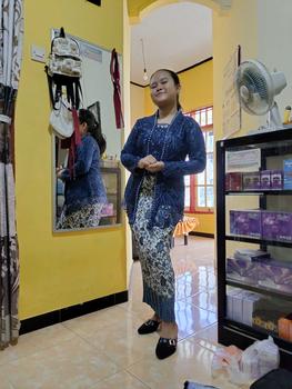 Product Review of Kebaya KutuBaru / KutuBaru Tille / Kebaya Modern / Kebaya Remaja / Kebaya Tradisional / Kebaya Kutu Baru Pendek Tille Payet Modern from A**e B**U p**n 0