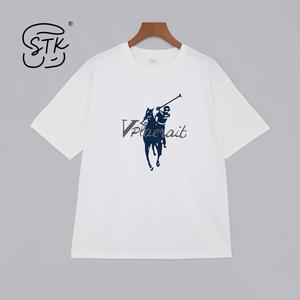 เสื้อยืดแฟชั่น ความนิยม เสื้อยืดคู่รัก M-3XL พิมพ์ลายกราฟฟิกสุดน่ารัก มีสีให้เลือก 8 สี ผ้าโพลีเอสเตอร์คุณภาพสูง สามารถสวมใส่ได้ทุกฤดูกาล #T173