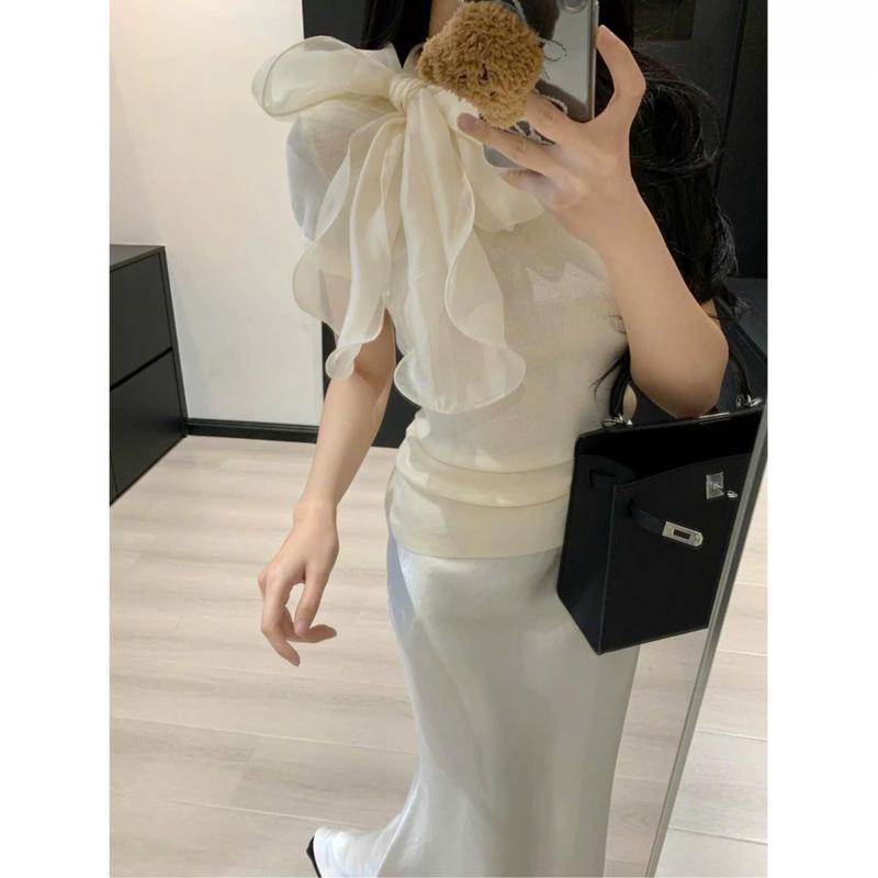 Áo len dệt kim ngắn tay cổ tròn đơn giản phối nơ nữ 2025