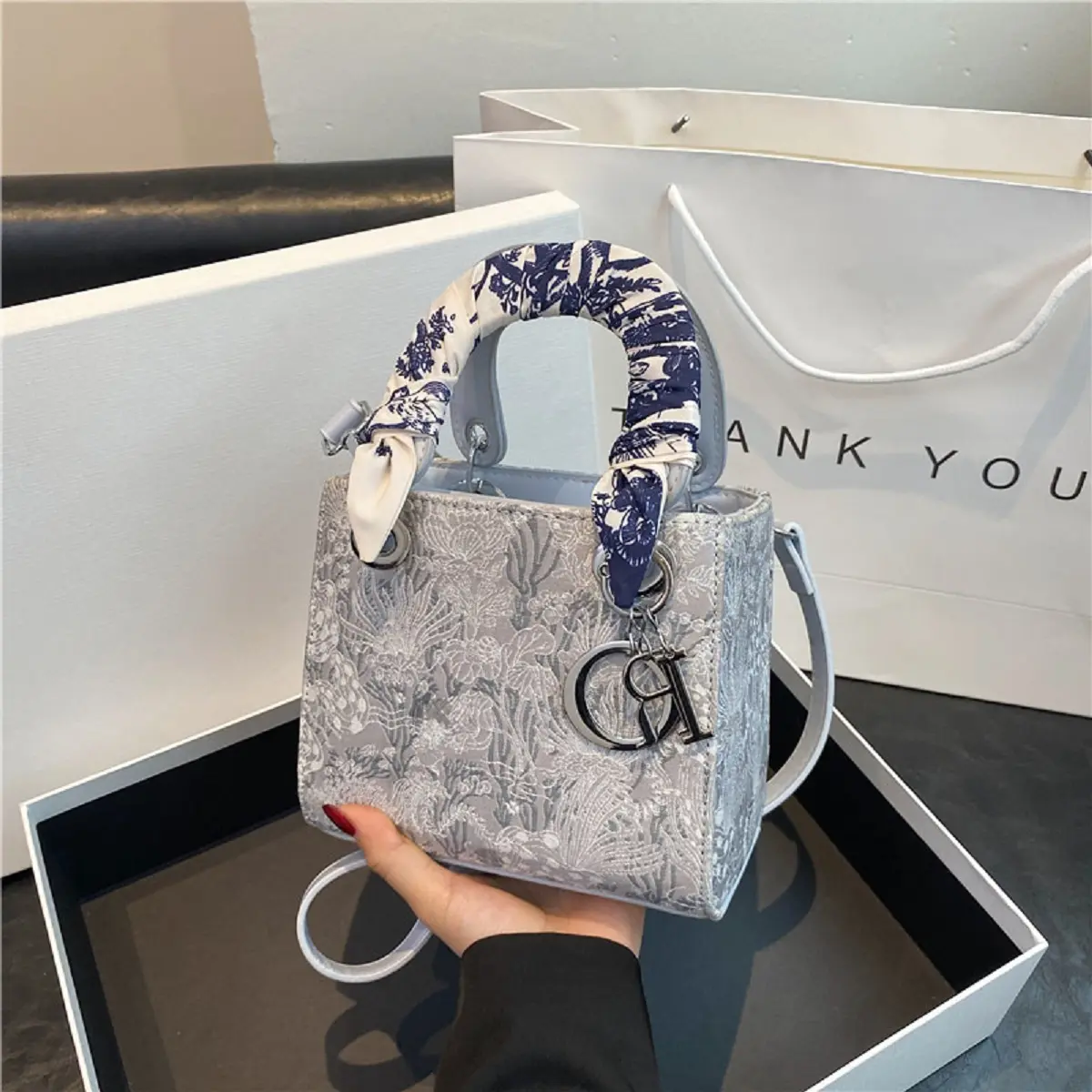 Phụ nữ thêu túi xách túi xách 2024 túi xách túi xách mới của hàng loạt thời trang satchel một vai trưởng thành Bag