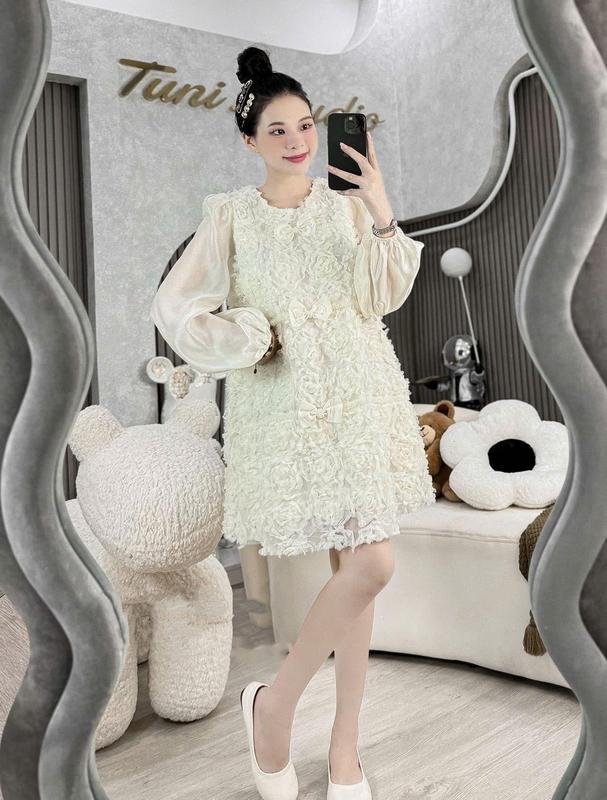  Váy bầu ren hoa nổi cao cấp tay dài công chúa – Đầm bầu dự tiệc sang trọng Lachic V95 