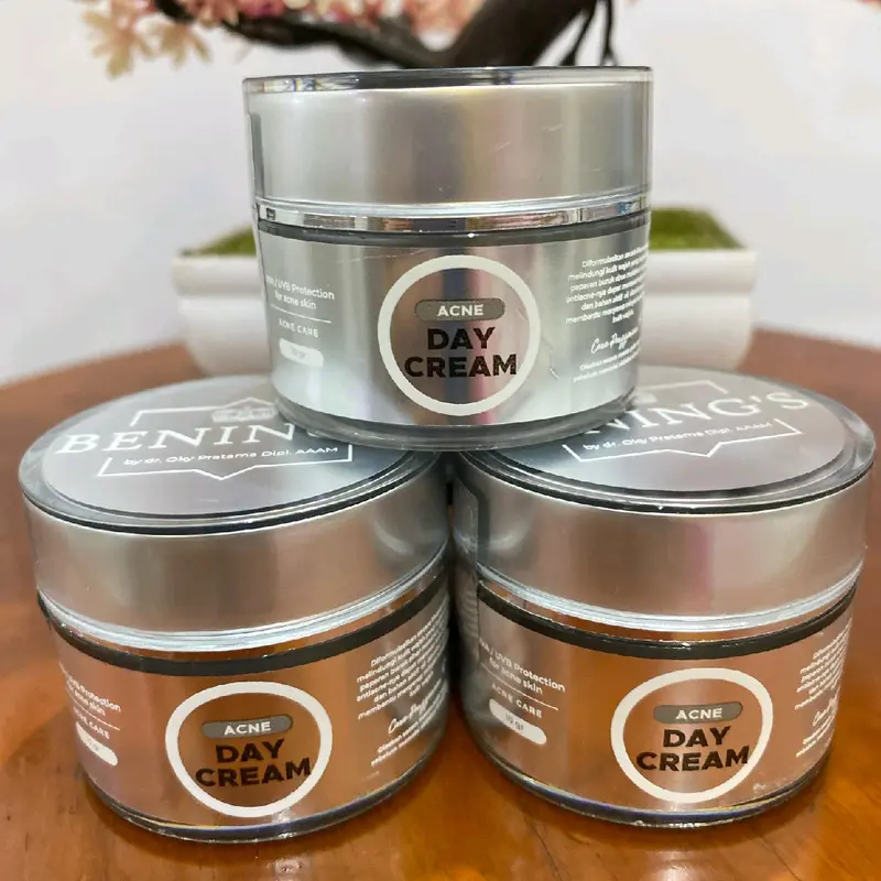 Bening  skincare acne day cream by Dr  oky ( Bening  clinic) Niacinemide 4