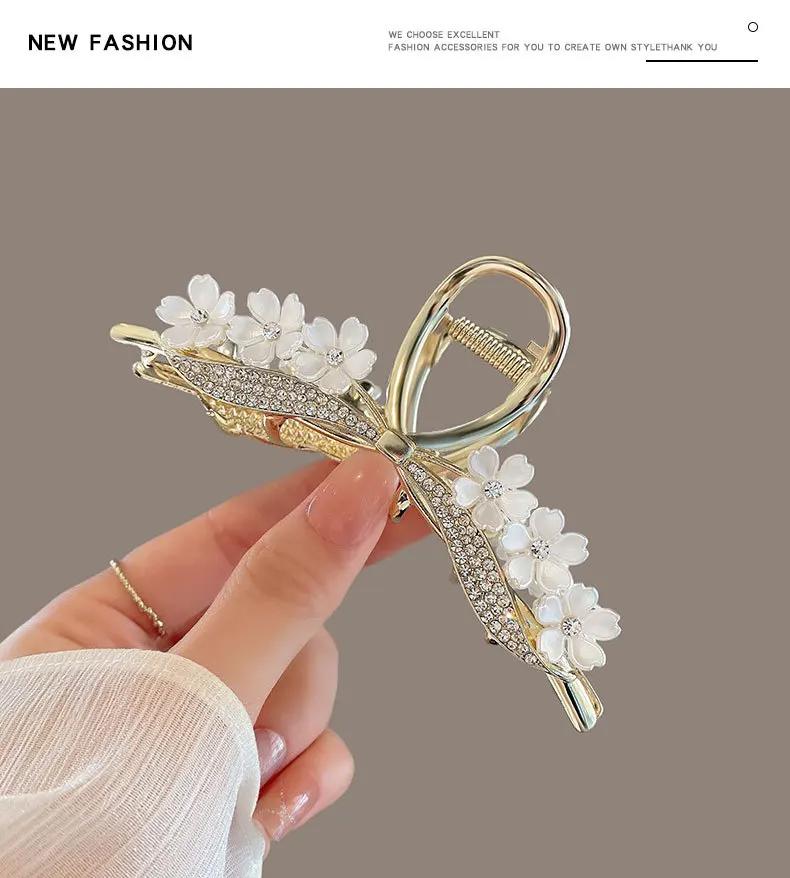 Product Introduction of Kẹp Tóc Hoa Kim Loại, Phong Cách Sang Trọng Và Ngọt Ngào Nhìn, Dành Cho Nữ, Kẹp Cá Mập Lớn, Phụ Kiện Tóc, Bó Hoa Kẹp Tóc, Thiết Kế Tươi Mới, 2