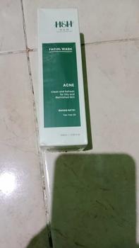 Product Review of HNH Facial Wash Acne Glow - Sabun Cuci Muka Gentle untuk Kulit Berminyak & Berjerawat from d**h 0