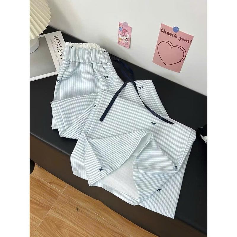 Quần suông ống rộng kẻ sọc phối hoạ tiết nơ nhí .Hàng loại 1. Lưng thun eo cao chất vải đũi lạnh mềm mát.2 màu xinh xỉu