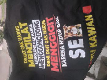 Product Review of Kaos Dekat Gak Harus Menjilat Gak Bahaya Ta Premium Katun Combed Distro 24s Nyaman from o**8 0
