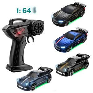 Carro de derrape a control remoto 1:64, 1 caja Carro de carreras de escritorio 4WD con luces de coche simuladas, Carro de juguete creativo, Regalo de cumpleaños y festivos