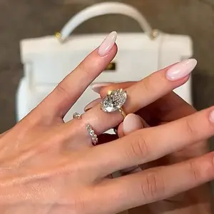 Cincin Wanita Marquise Diamond Elegan dengan Desain Mewah dan Menarik