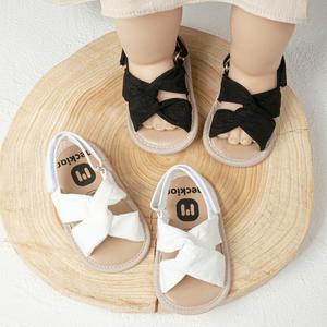 รองเท้าแตะฤดูร้อน สำหรับเด็กทารกหญิงและชาย เปิดนิ้วเท้า พร้อมลูกไม้ ชุดเจ้าหญิง เหมาะสำหรับงานแต่งงาน รองเท้าส้นเตี้ย ทารกแรกเกิดและเด็กวัยหัดเดิน พื้นนุ่มและกันลื่น รองเท้าวอล์กเกอร์คนแรก รองเท้าหลุมเปล