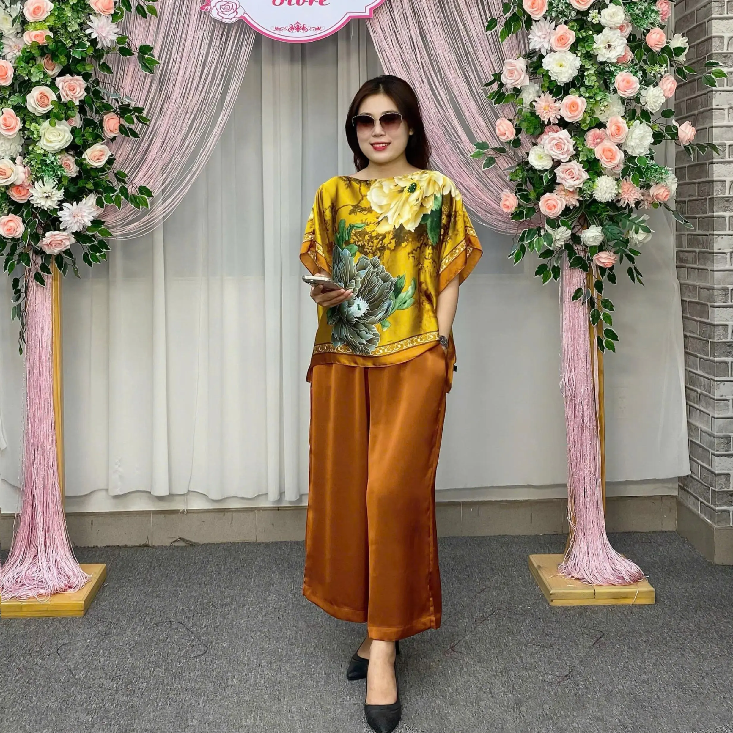 Sét Bộ đồ kiểu 300101 Chất Lụa cao cấp Miss Hiền mang phong cách sang trọng, lịch sự