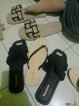 Product Review of PROMO Beli 1 Gratis 2 Sandal Wanita Fashion | Sandal Slop Jepit Wanita Viral Kekinian | sandal Teplek Wanita Terbaru Sendal Karet Cewek from O** 0