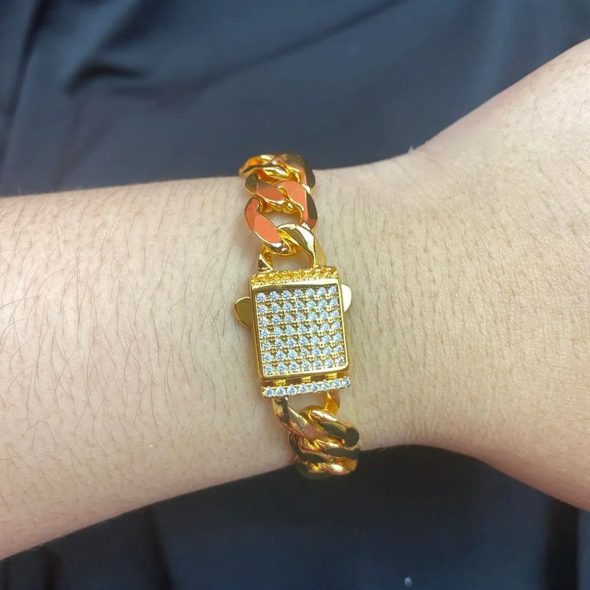 [CO 2 BARANG GRATIS 1] GELANG RANTAI SISIK DENGAN KAITAN JAM DENGAN MATA TANAM PERHIASAN FASHION BTARI
