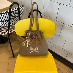 ￼[CUNIKY] VIKA Tote Bag Tas Totebag Vintage Bahu kuliah stylish Bag Shoulder Sling Bag Mini Kecil Tas konser Saku Depan Polos Simpel Fashion Wanita korean style Sekolah Barang Cewek Aesthetic Kampus FREE MACRAME BAG RS3