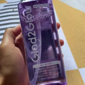 【Ready Stock】Glad2Glow Micellar Water Gather 1/2/3pcs 300ml Mugwort Salicylic Acid Acne Clear Yuja Vitamin C Glow Boosting Tremella Panthenol Sensitive Care Barrier  sensitif Untuk Kulit Berjerawat Pembersih Wajah Make Up Remover Cleansing Water dan