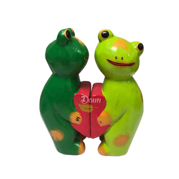 Gambar sepasang Patung kayu kodok hati T17 03-3275 dari Daun The Gift Shop Kab. Badung Tokopedia