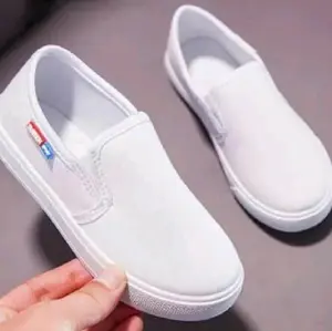 sepatu sekolah anak sneaker kasual