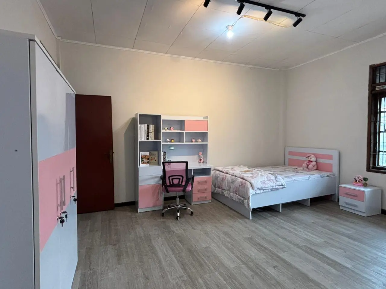 Ivaro Melvyn Bed Set Anak/Matras/SpringBed/Divan Set Anak/Lemari Penyimpanan/Meja Belajar/Kursi Belajar