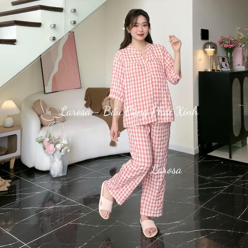 Bộ Đồ Bầu Dài Cổ Tàu Mẫu Mới 2025 Larosa Mặc Nhà Và Sau Sinh Chất Liệu Caro Labee Cao Cấp Mềm Mát- LA025 Váy Bầu Đầm Bầu