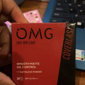 OMG Oh My Glam Coverlast Two Way Cake 12 g - Bedak Padat Kontrol Minyak Hingga 8 Jam
