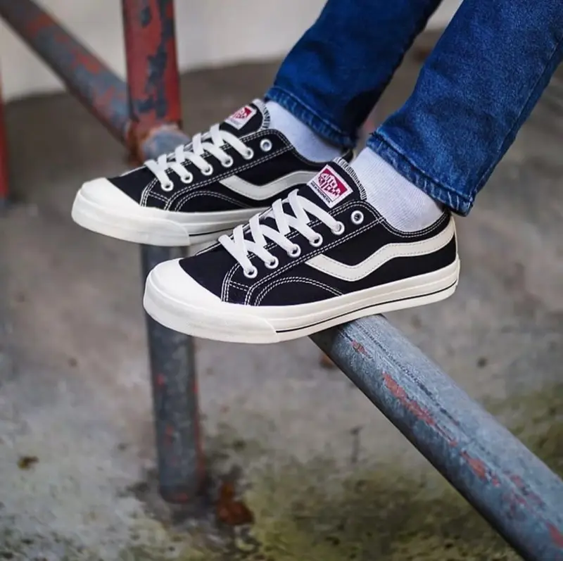 Sepatu Sneakers Ventela22 Public Low Black Natural untuk Pria dan Wanita - Snekers 1