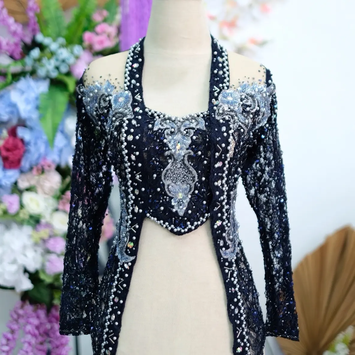 KEBAYA SINDEN NIKEN SALINDRI,KEBAYA BURGUNDY,KEBAYA SINDEN MEWAH,KEBAYA SINDEN MODERN,KEBAYA SINDEN MURAH