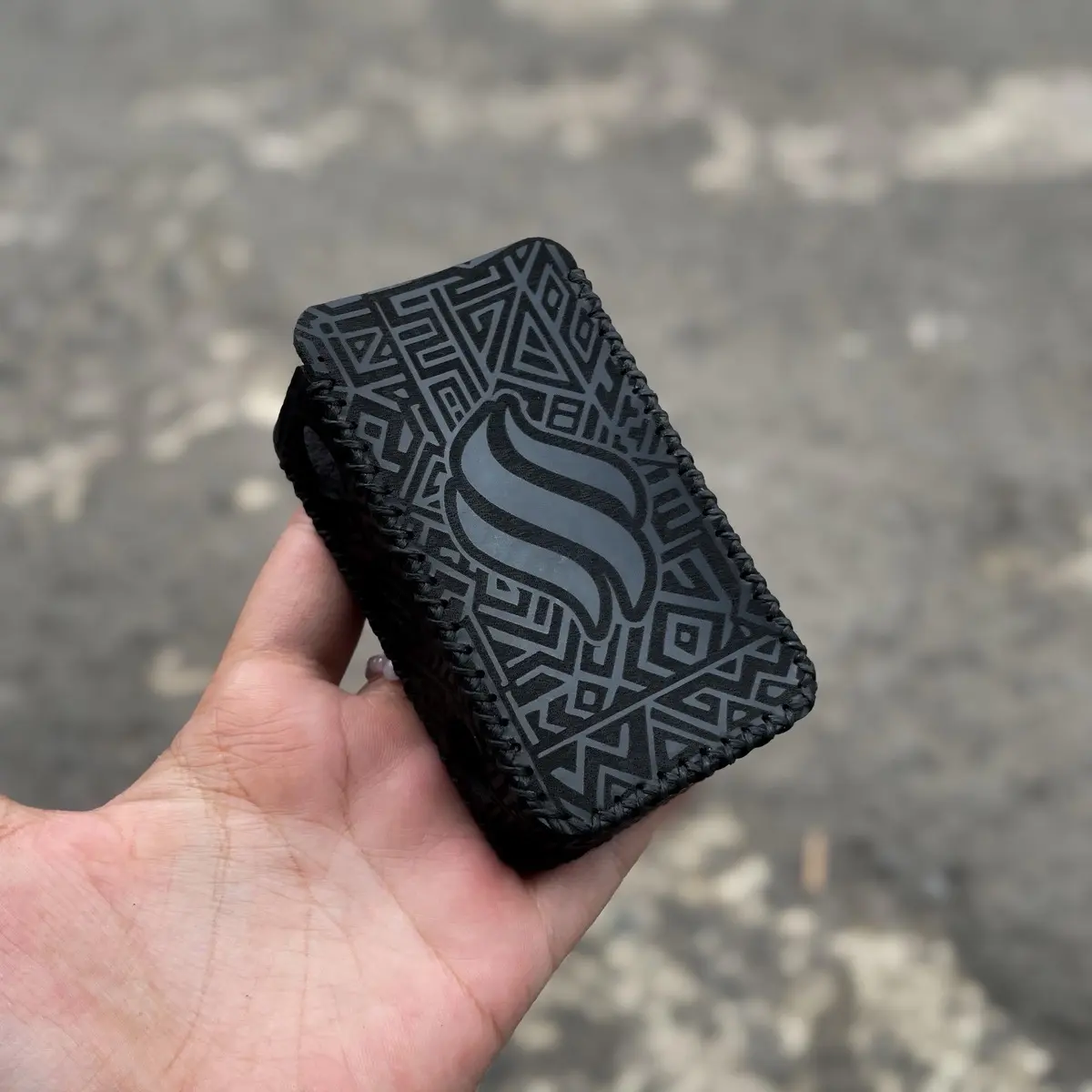 SLEEVE CASE TRML T200 AZTEC LOGO HITAM