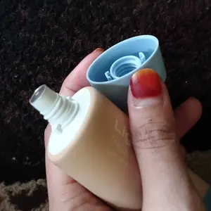 WARDAH BB Tint Lightening Fresh BB Tint 30ml - Base Makeup Super Ringan yang Diformulasikan dengan SPF 32 PA+++ dan Serum Niacinamide Untuk Hasil Makeup Flawless dan Cerah - Foundation - Makeup